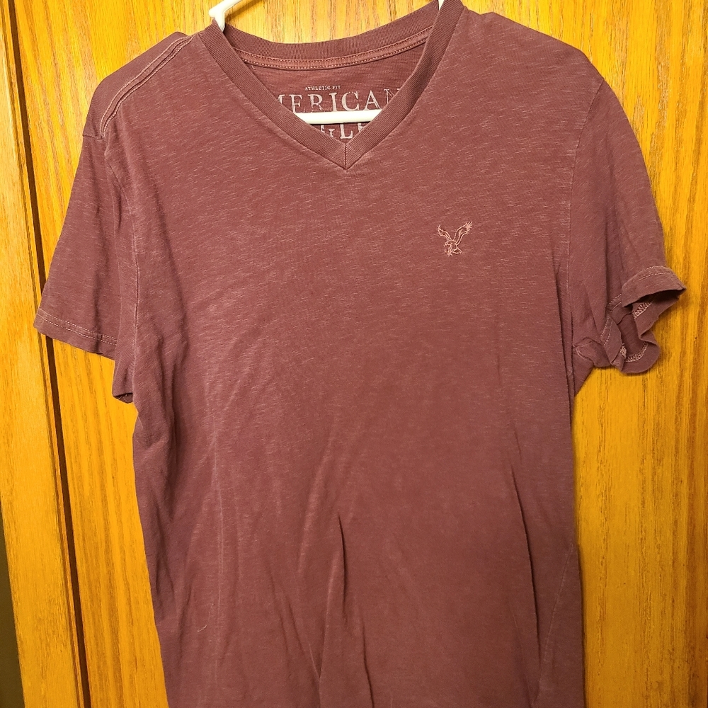 American Eagle v-neck medium